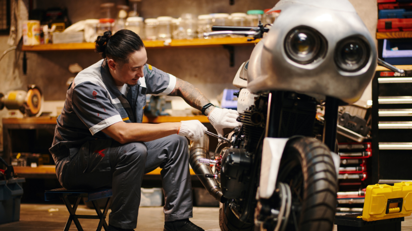 Com a visão de Teciomar Ábila, conheça os equipamentos que salvam vidas e elevam a segurança dos pilotos no motociclismo radical.