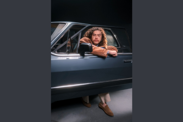 Non Stop destaca o lançamento do primeiro álbum de estúdio de Whindersson Nunes, “Se Eu Sofresse em 1985”. (Crédito: Allison Valentim)