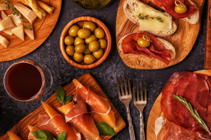 Alberto Toshio Murakami explora como a tradição italiana de refeições longas ensina lições valiosas sobre família e qualidade de vida.